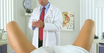 gynecologist-texting2